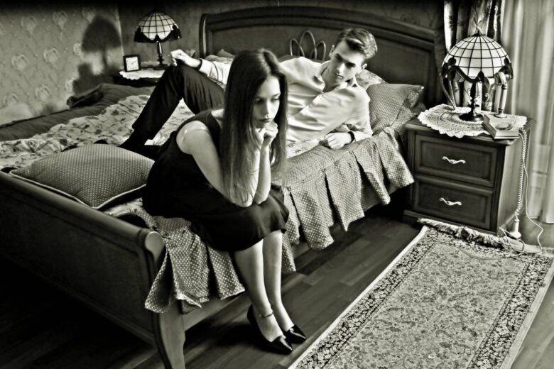 Una coppia dopo una discussione (ph. Pixabay)