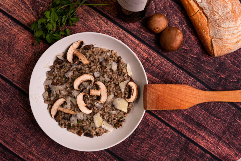 Risotto con crema di funghi e nocciole