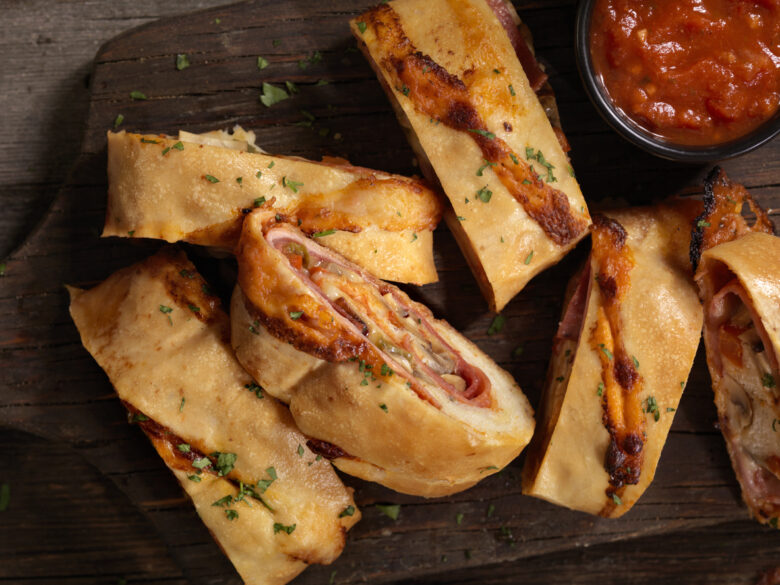 Strudel salato speck e scamorza