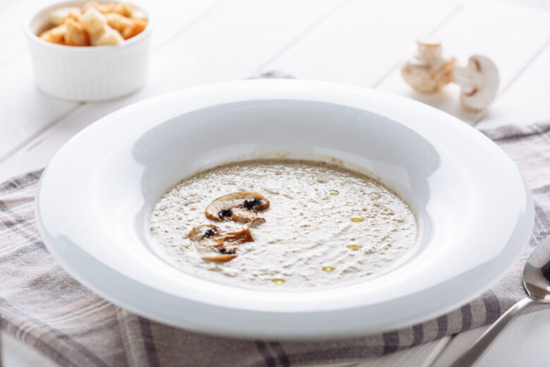Zuppa di farro con funghi e castagne