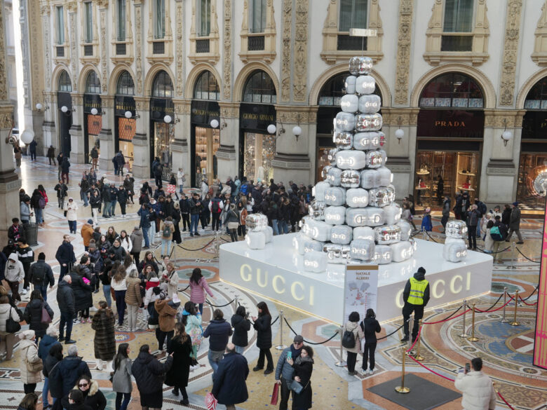 L'albero di Natale Gucci a Milano (ph. Fotogramma)