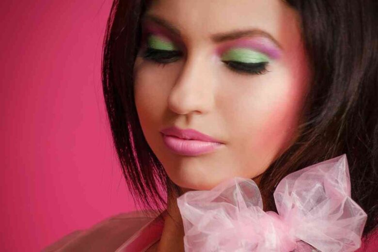 Una ragazza col fiocco rosa (ph Pixabay)