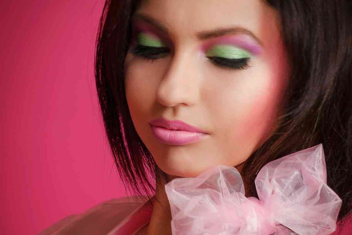 Una ragazza col fiocco rosa (ph Pixabay)