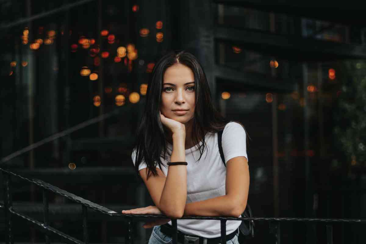 Una donna a Capodanno (ph Unsplash)