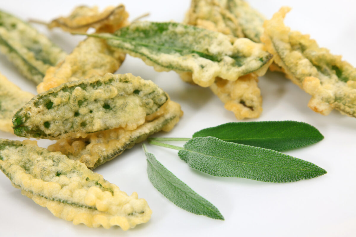Salvia fritta al forno: la ricetta semplice e gustosa