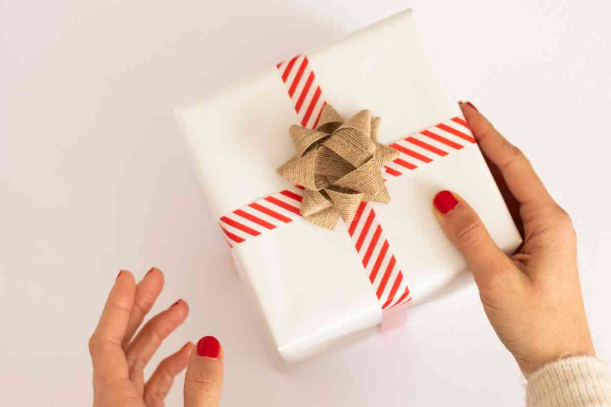 Un regalo di Natale (ph Unsplash)