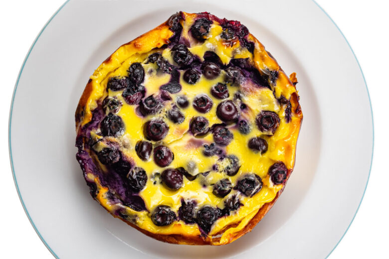 Torta con mirtilli freschi e yogurt