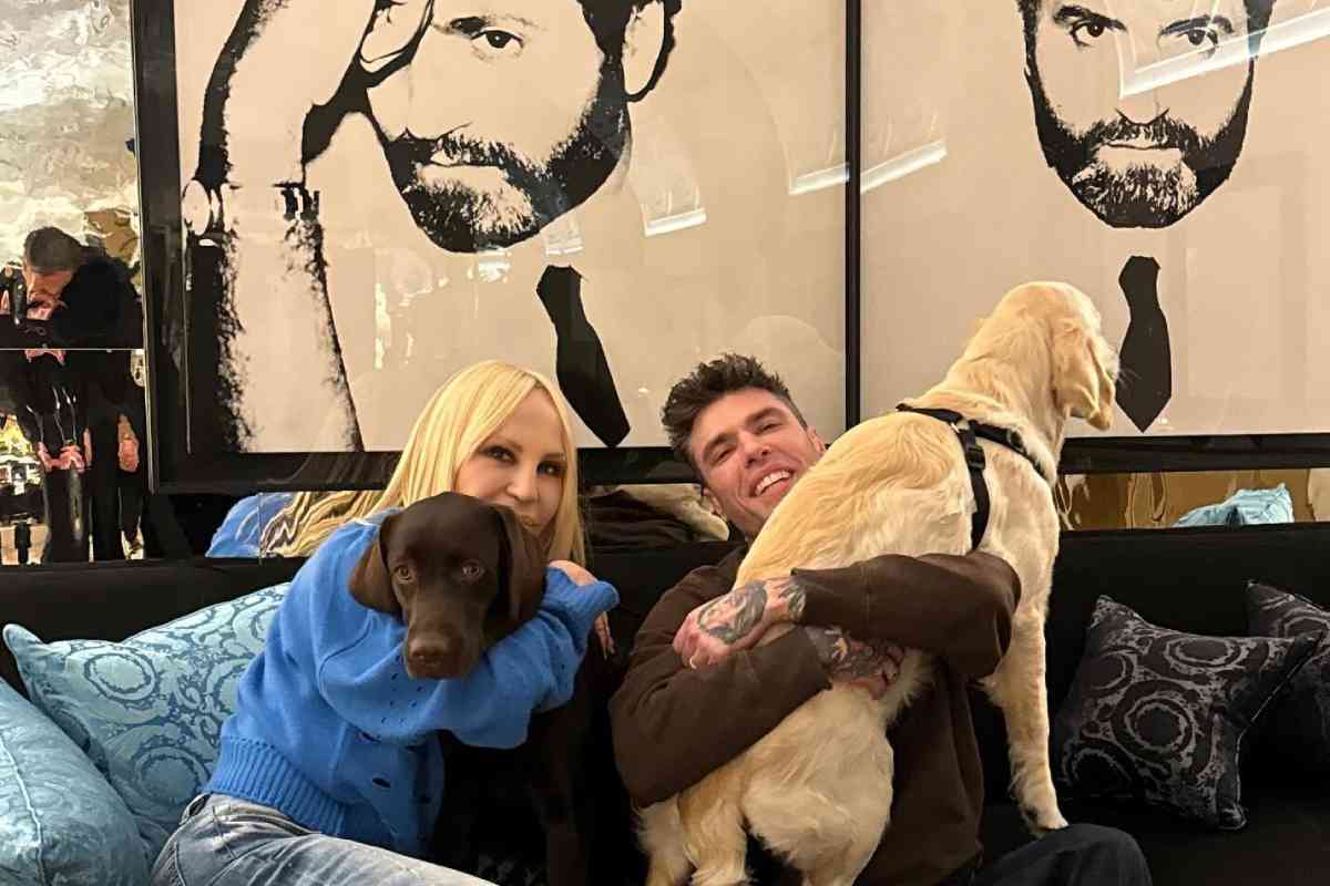 Donatella Versace e Fedez con i cani (ph Agenzia Fotogramma)
