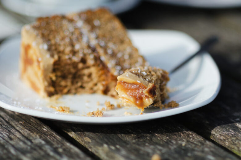 Caramel cake
