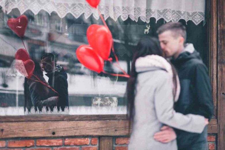 Una coppia a San Valentino (ph Unsplash)