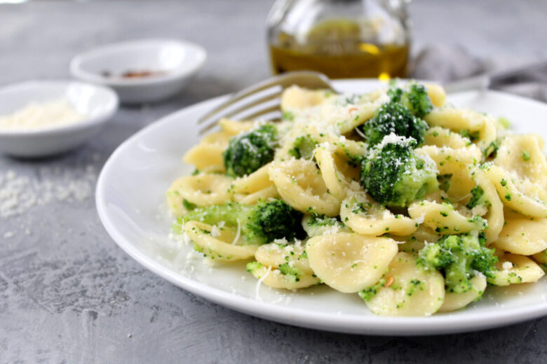 Orecchiette con broccoli e alici
