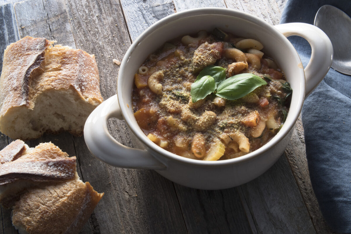 Pasta e fagioli con le cotiche alla romana