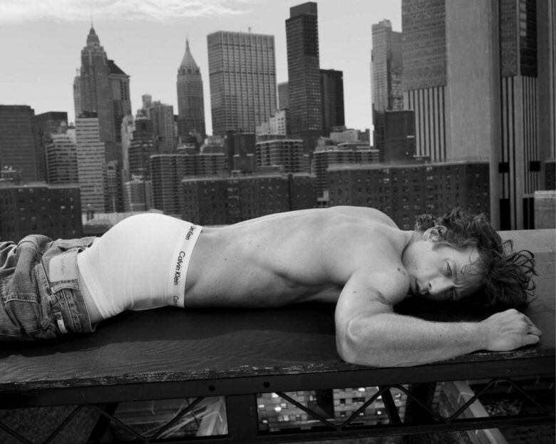 Jeremy Allen White (Ufficio stampa Calvin Klein/ph. Mert Alas)