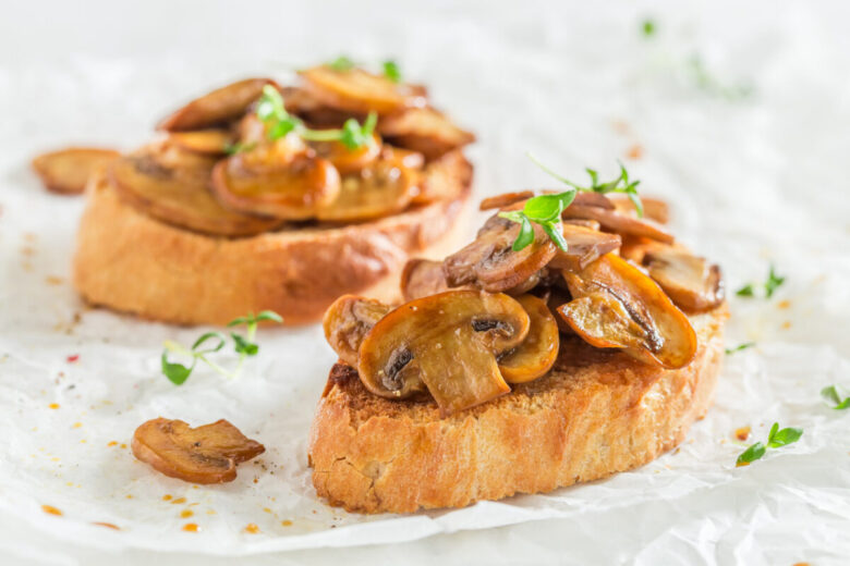 Bruschette con funghi trifolati