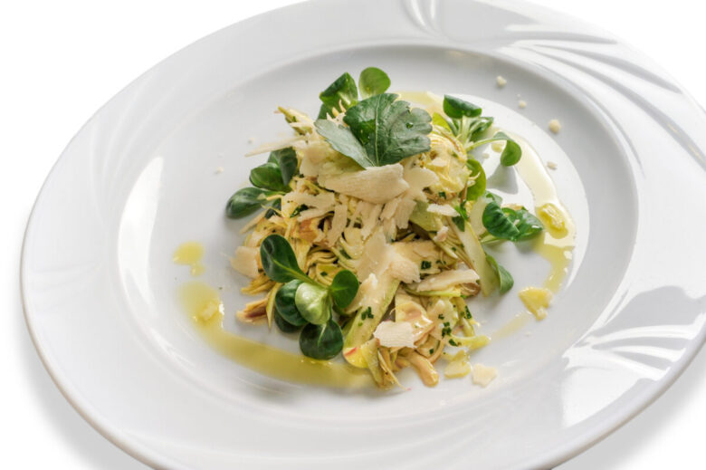 Insalata di carciofi crudi noci e parmigiano