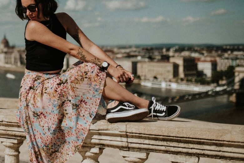 Una turista a Budapest (ph Unsplash)