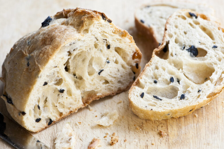 Pane alle olive con lievito madre