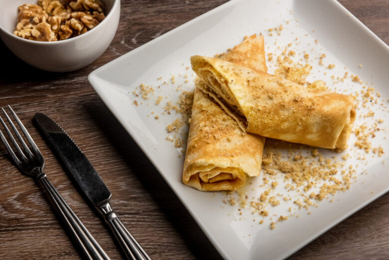 Omelette dolce con miele e noci