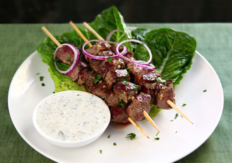 Spiedini di manzo con salsa tzatziki