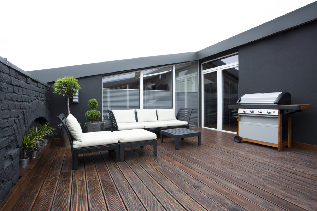 Balcone arredato moderno: quali pezzi inserire