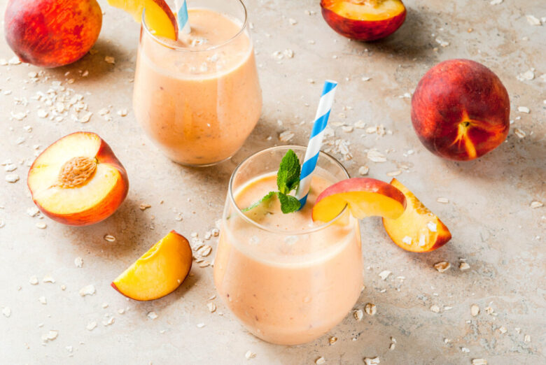 Frullato di pesche e yogurt