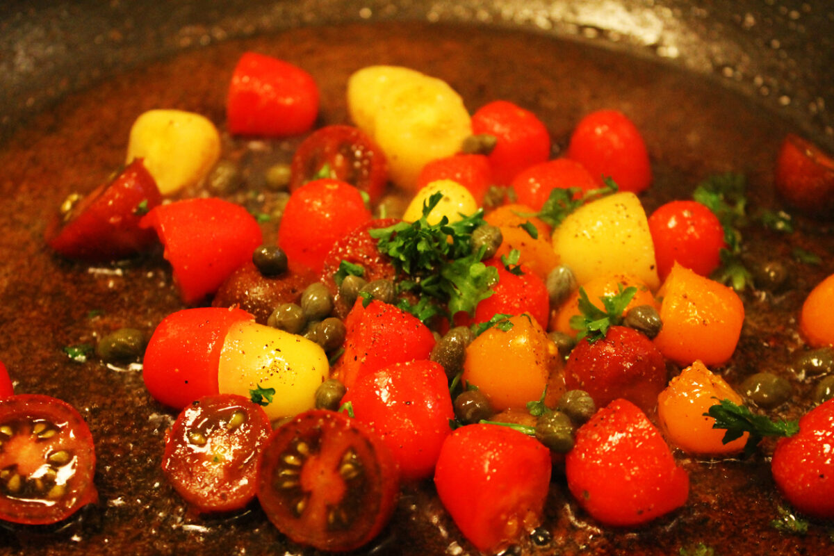 Ombrina in padella con pomodorini