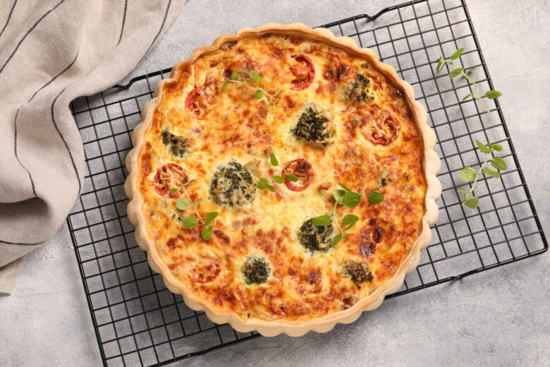 Torta salata con pomodori e origano