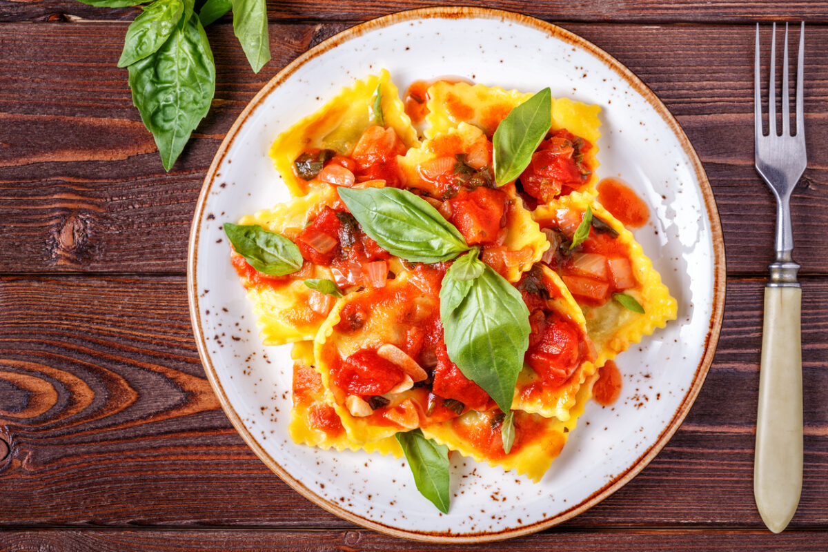 Ravioli di spigola fagiolini e pomodoro
