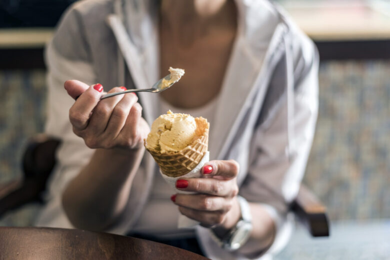 Gelato alla pesca e rosmarino