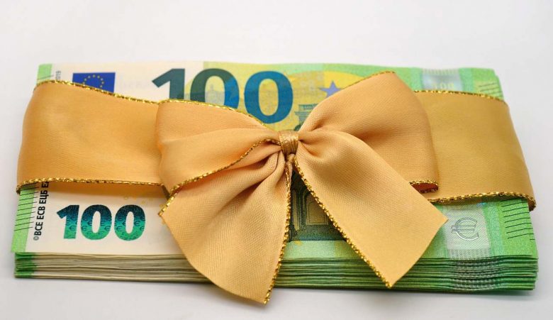 Bonus in denaro (Pixabay) - unadonna.it