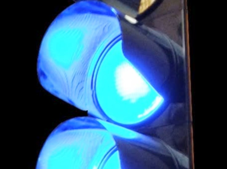 Semaforo blu (Fonte giovannaelenab6.10 Instagram) - unadonna.it
