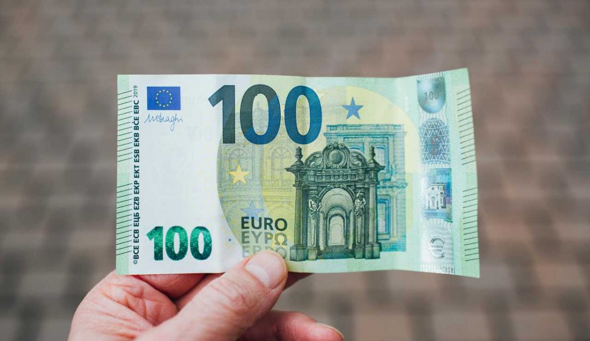 100 €