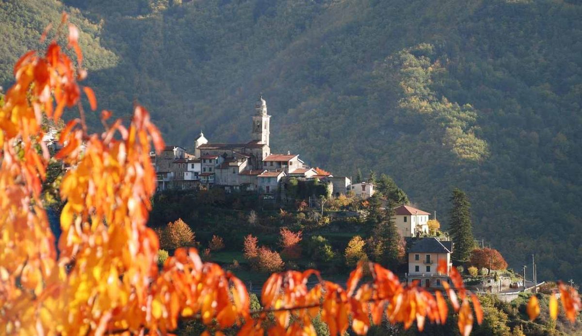 Borgo in autunno (Pixaby) - unadonna.it