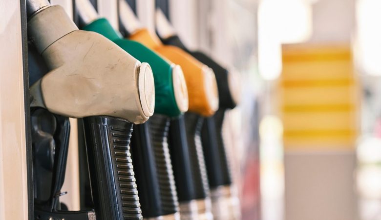 Distributore benzina (Pixabay) - unadonna.it
