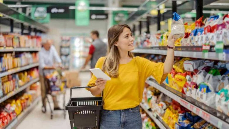 Donna che fa la spesa