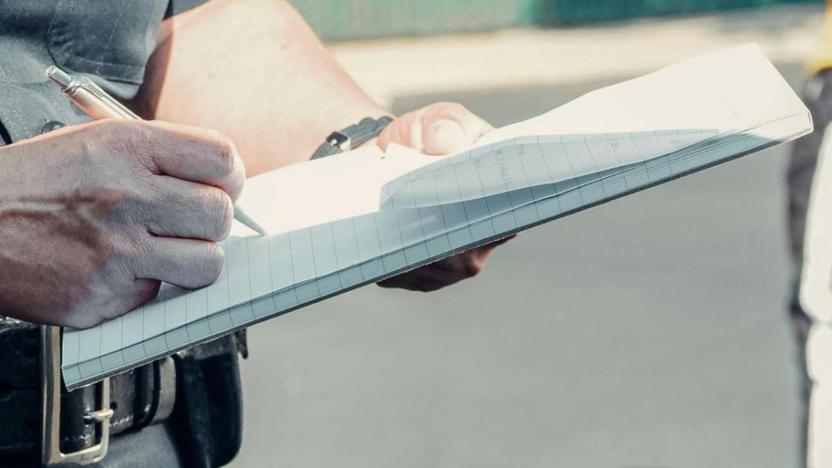 “Patente, libretto e…”: la nuova regola che sconvolge gli automobilisti italiani | Da metà novembre CAMBIA tutto