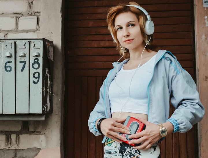 Ragazza ascolta musica con il walkman - (Pixabay) - unadonna.it