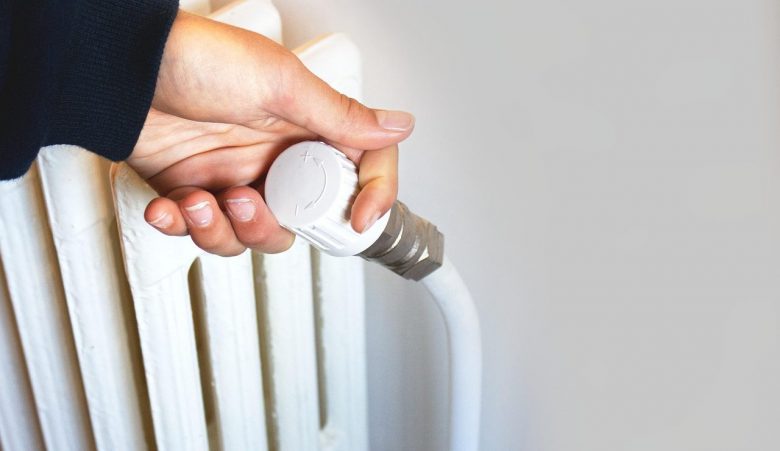Regolazione termosifone (Pixabay) - unadonna.it
