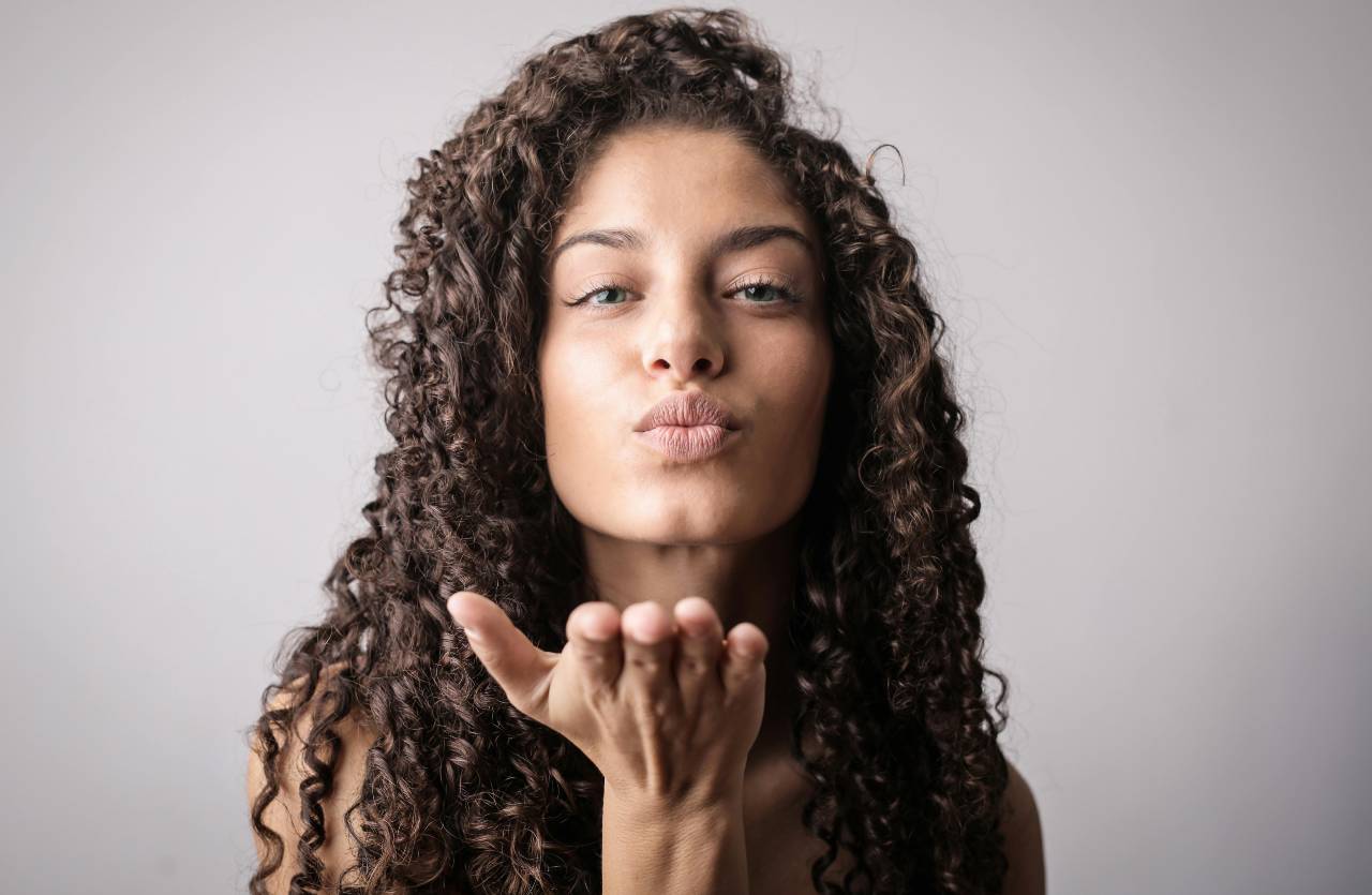 Abbiamo trovato la crema-gel che doma ogni riccio (senza risciacquo): il segreto per una chioma perfetta