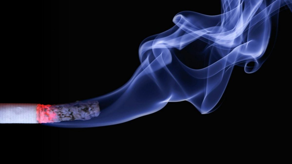 Smettere di fumare, ora ci riesci in 2 MINUTI | Tutto merito di questa bevanda: dopo un sorso odierai subito il tabacco