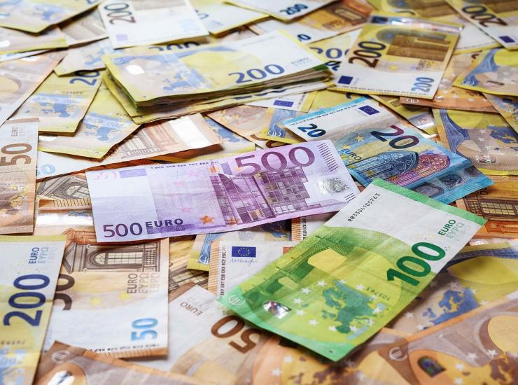 Banconote euro in grandi quantità - (Pixabay) - unadonna.it