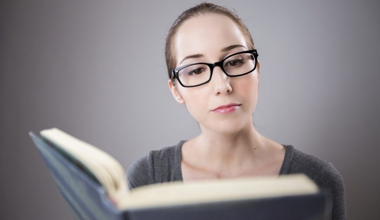 Donna alle prese con la lettura - (Pixabay) - unadonna.it