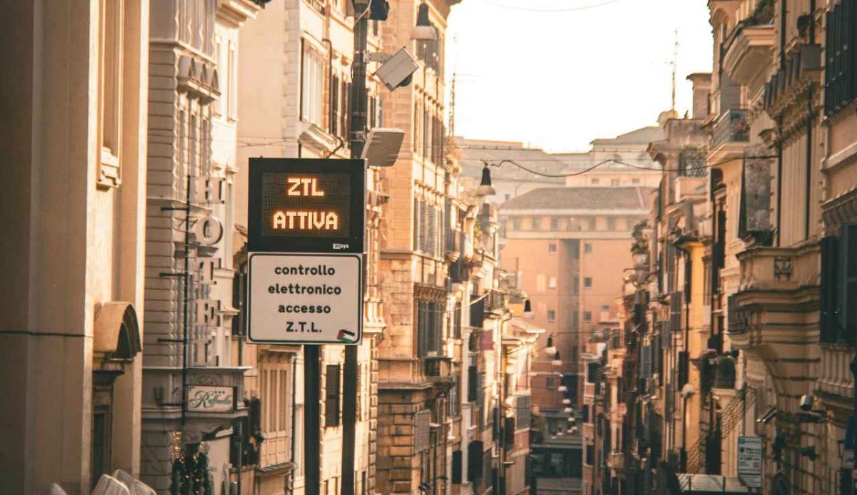 Zona a traffico limitato - (Pexels) - unadonna.it