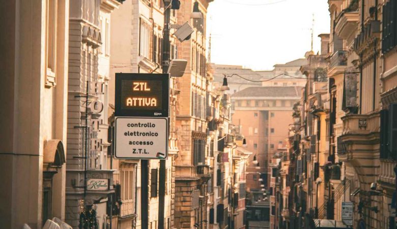 Zona a traffico limitato - (Pexels) - unadonna.it