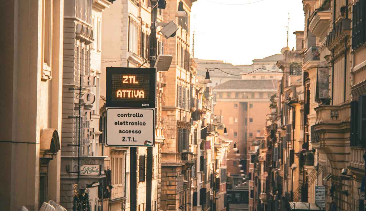 Zona a traffico limitato - (Pexels) - unadonna.it