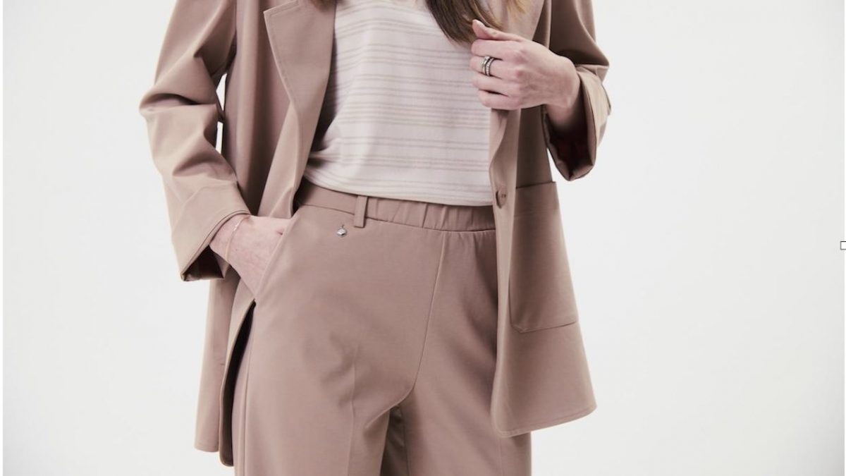 Dall’ufficio alla cena con le amiche: i pantaloni che devi avere nel tuo armadio